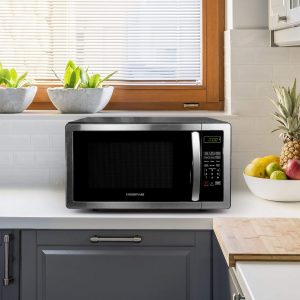 See how it looks when you place this Farberware microwave in your kitchen. A compact size microwave that doesn't take too much counter space and comes with 1.1 cu. ft. roomy interior.