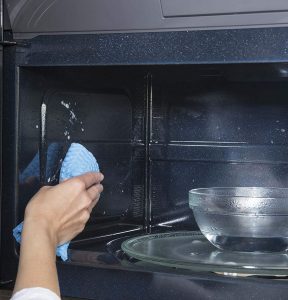 cleaning of jnm7196skss ge microwave is very easy