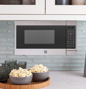 roomy microwave oven by ge