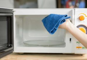 how to clean a microwave